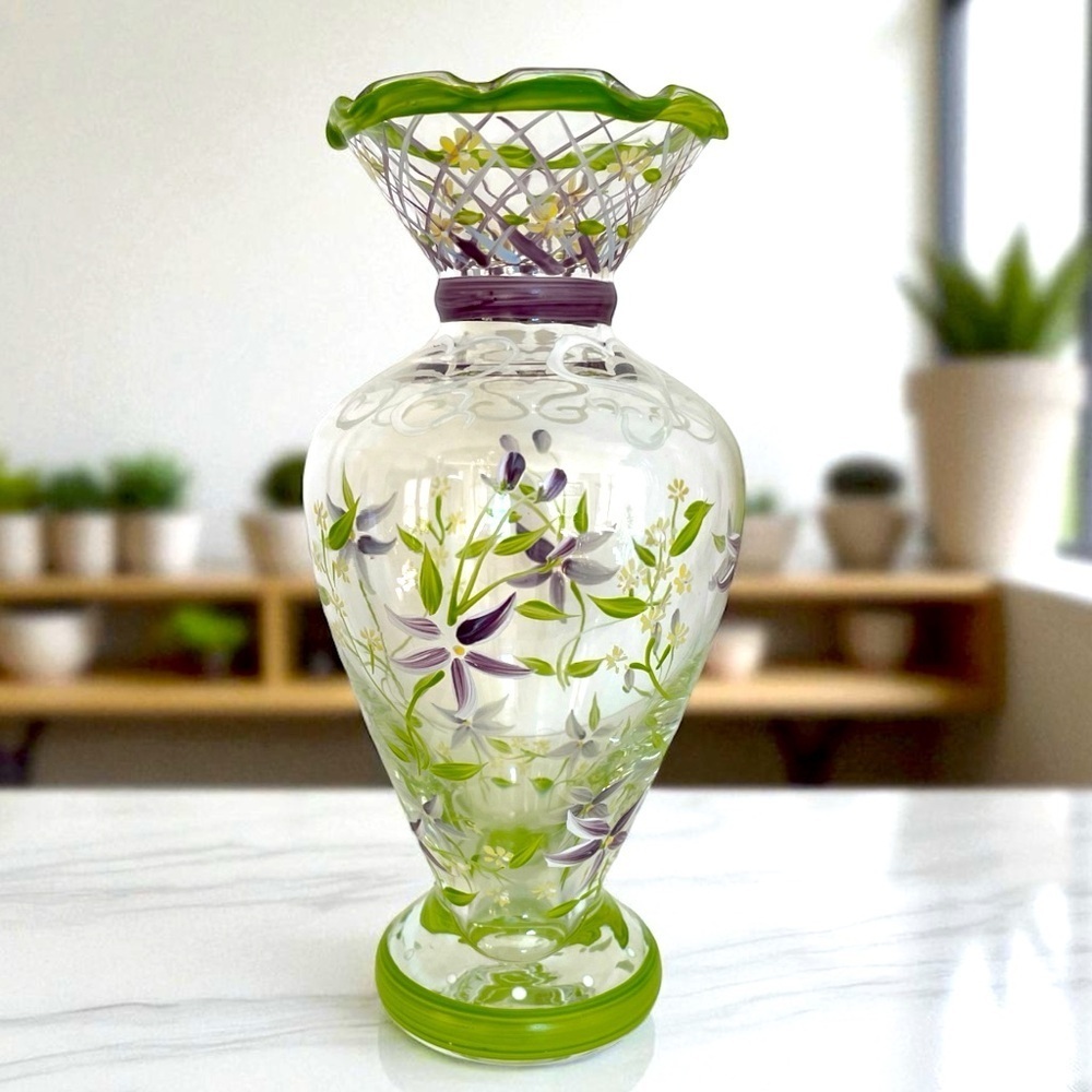 Vintage Tracy Porter small vase, hand painted, excellent condition